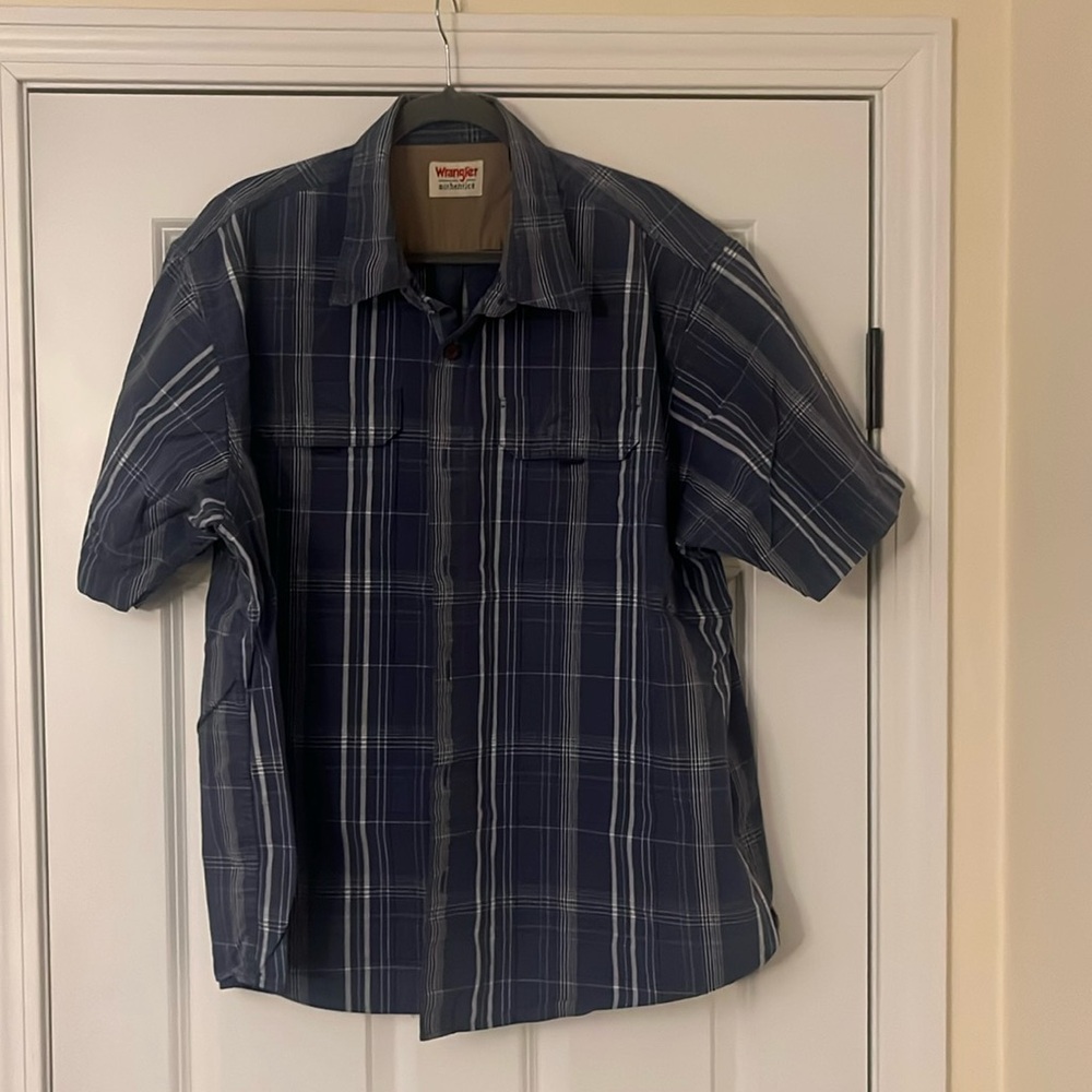 Wrangler Authentics - 2XL - Short Sleeved Button Down.